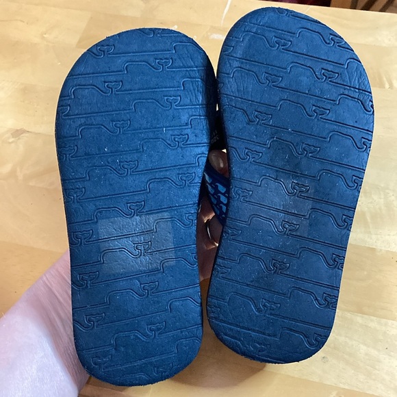 Vineyard Vines kids Size 13, Blue Whale Sandals - Picture 6 of 7